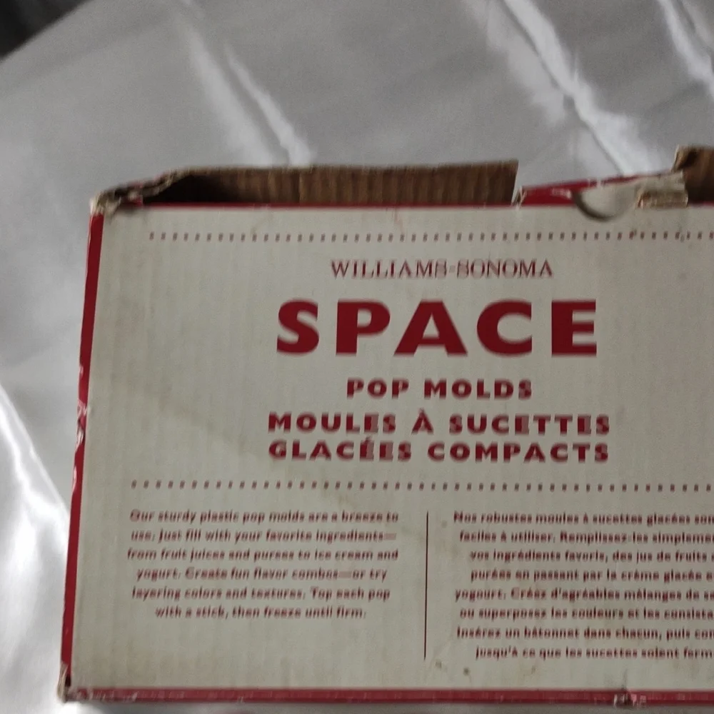 Williams Sonoma Space Pop Molds - New In Beat Up Box 😀